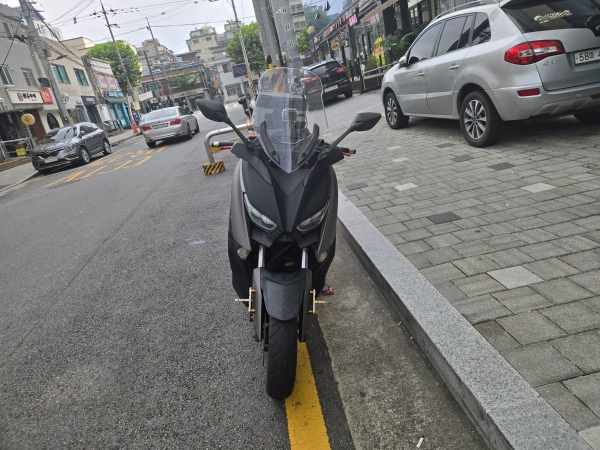 야마하 XMAX 300 ABS 6