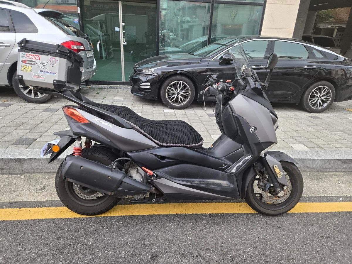 야마하 XMAX 300 ABS 8