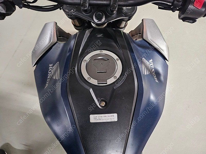 혼다 CB 125 R 8