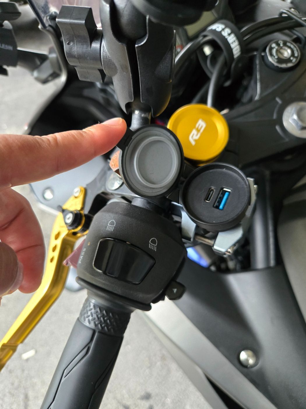 야마하 YZF R3 more