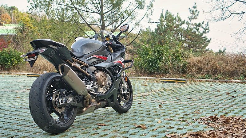 BMW S 1000 RR more