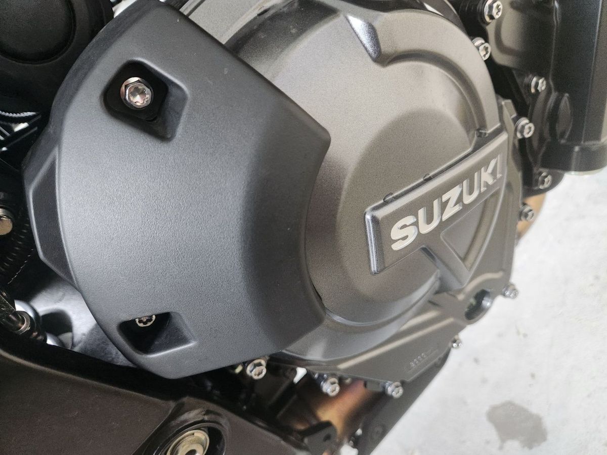 스즈키 GSX 8S 9