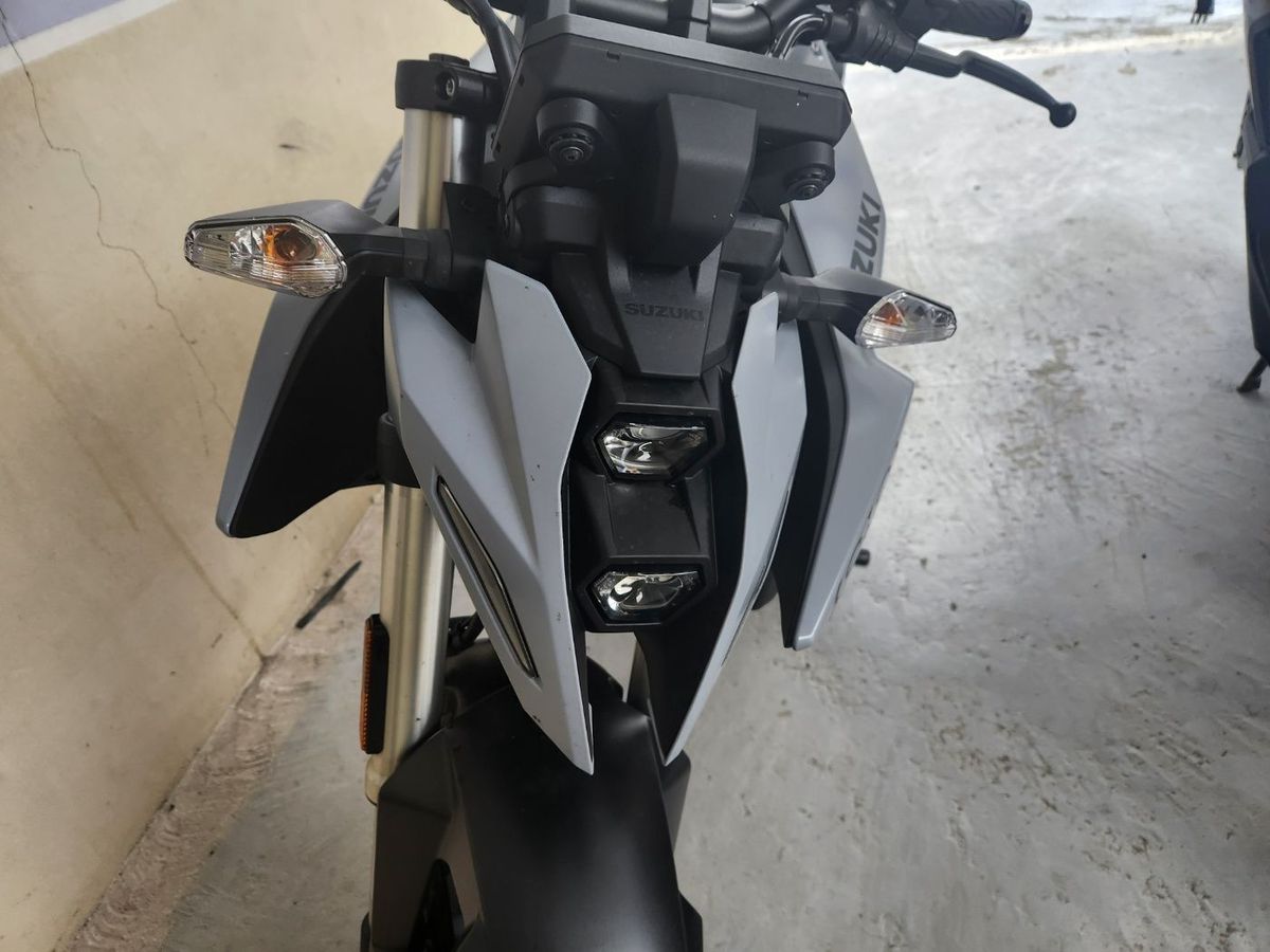 스즈키 GSX 8S 4