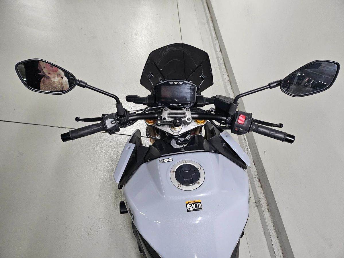 스즈키 GSX S 1000 8