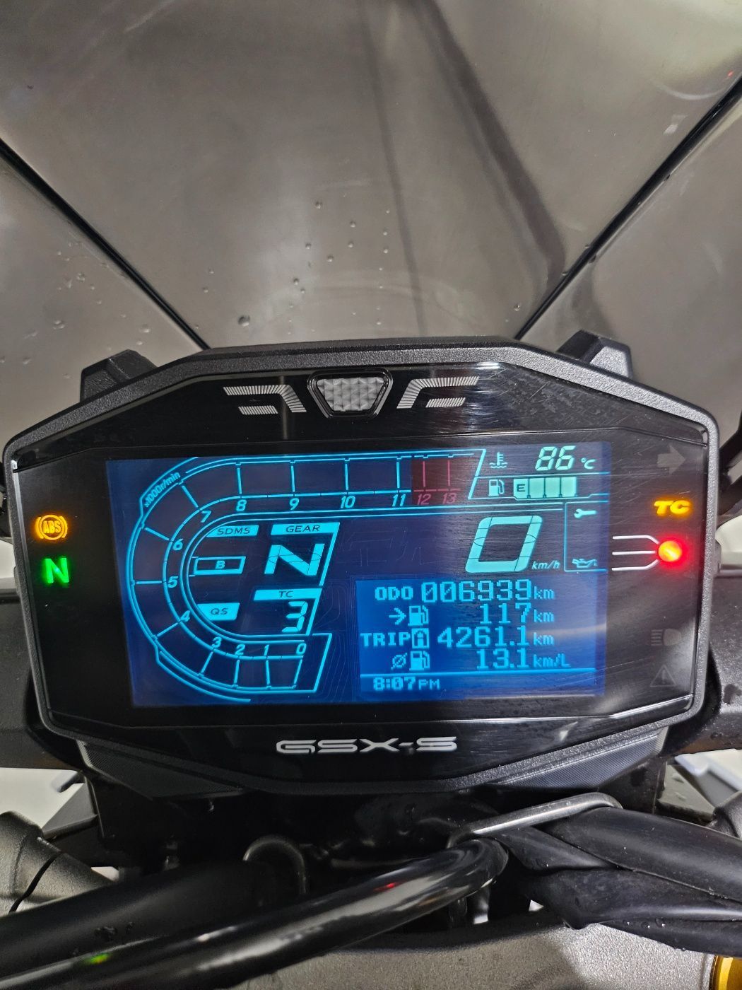 스즈키 GSX S 1000 9
