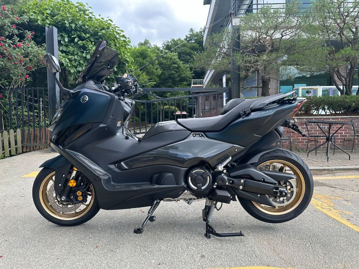 야마하 TMAX 560 more