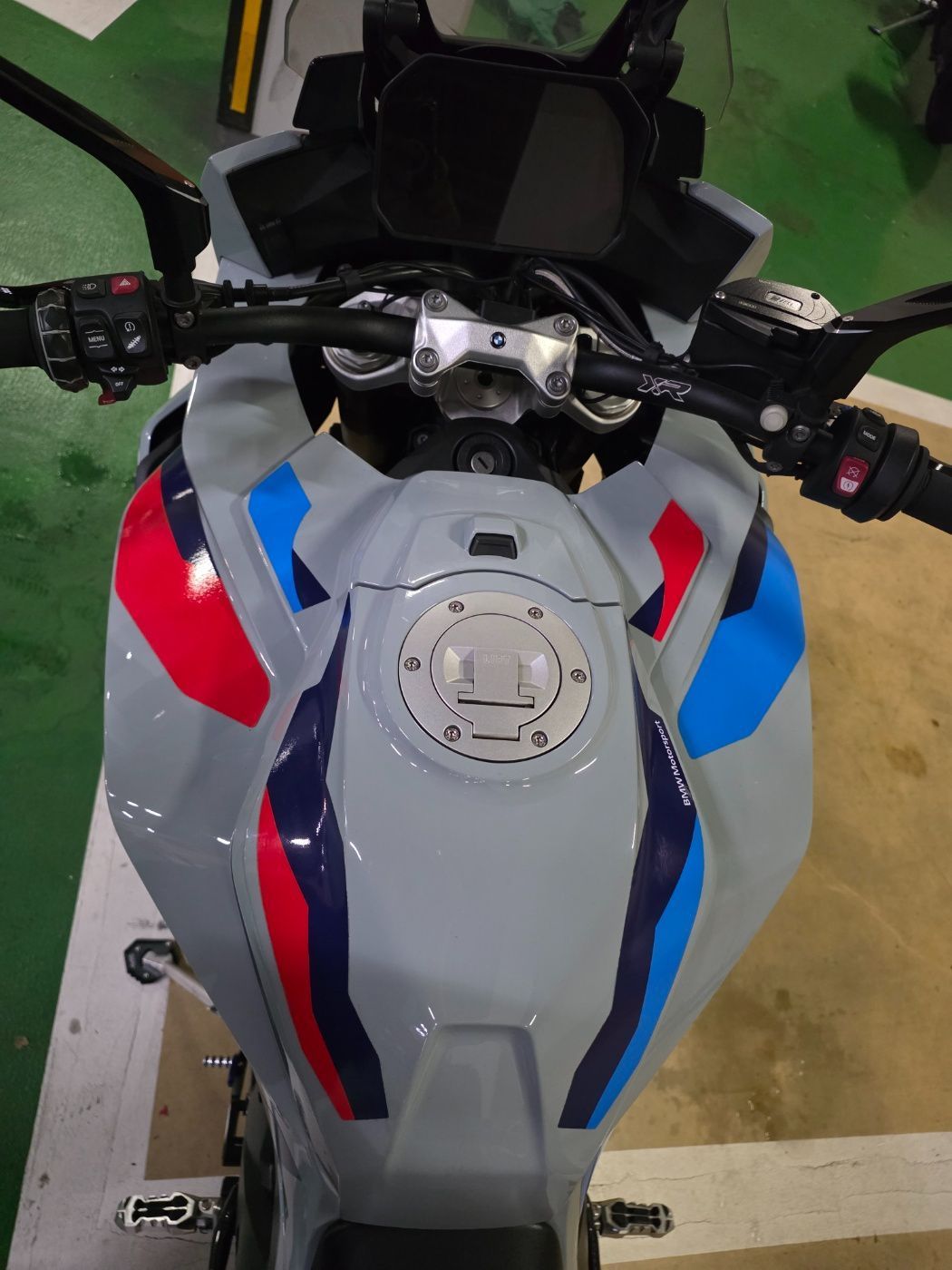 BMW S 1000 XR main