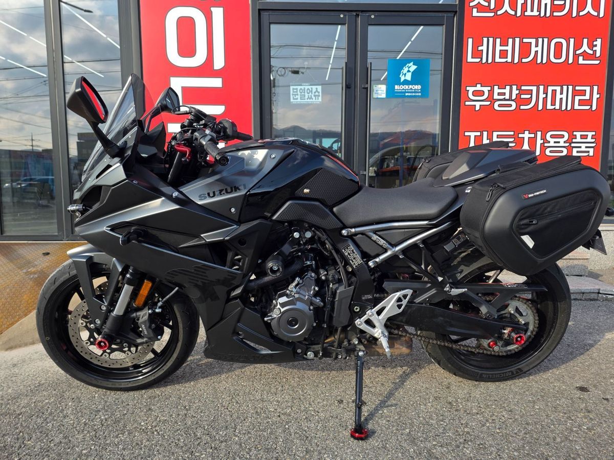 스즈키 GSX 8R main