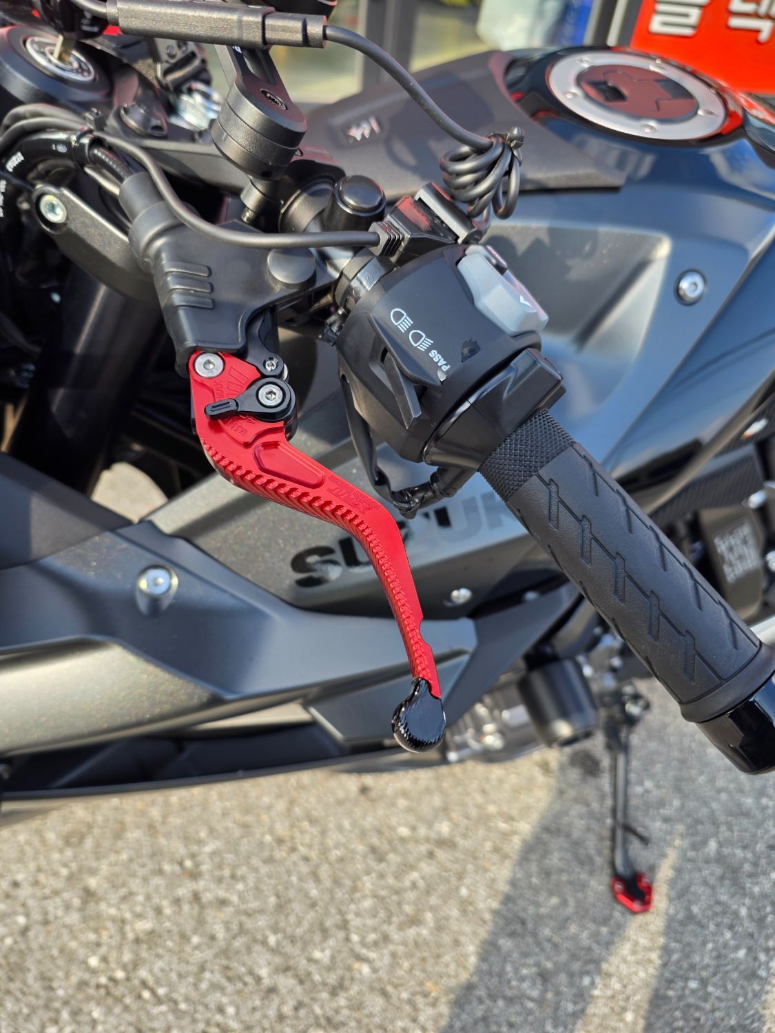 스즈키 GSX 8R thumb 2