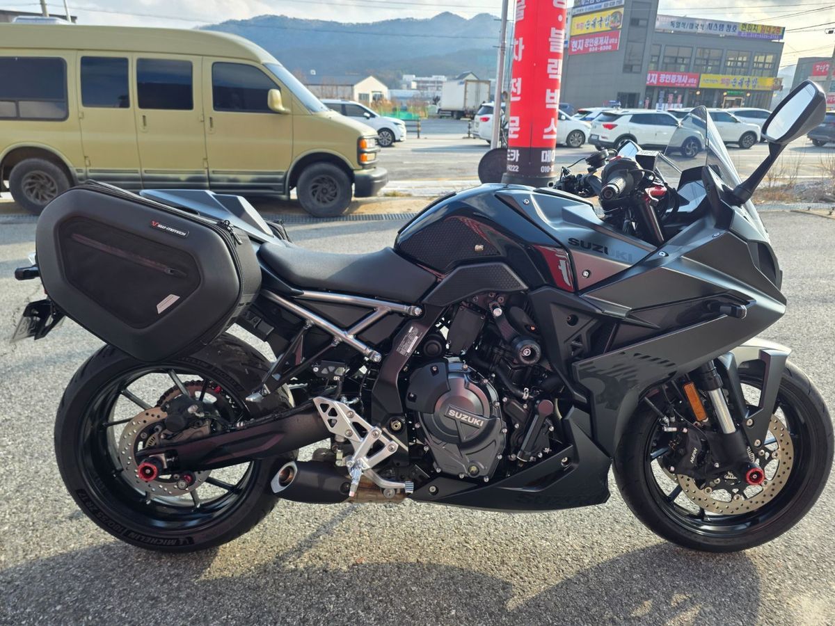 스즈키 GSX 8R 7