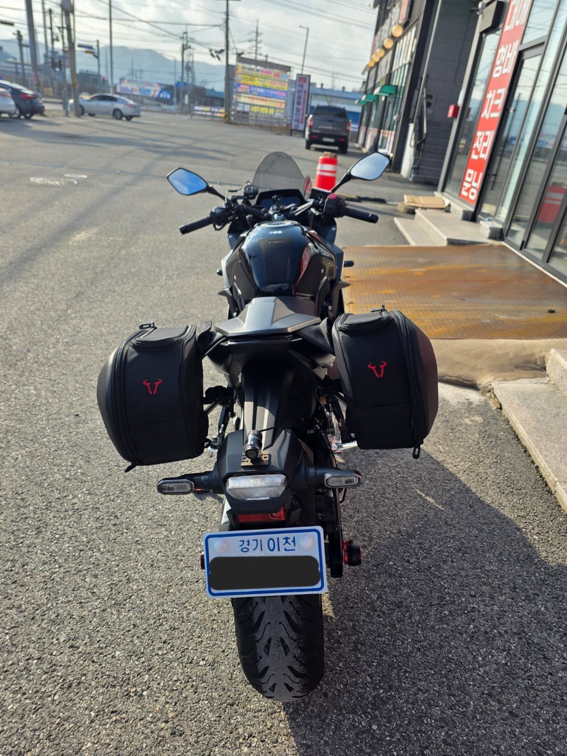 스즈키 GSX 8R 11
