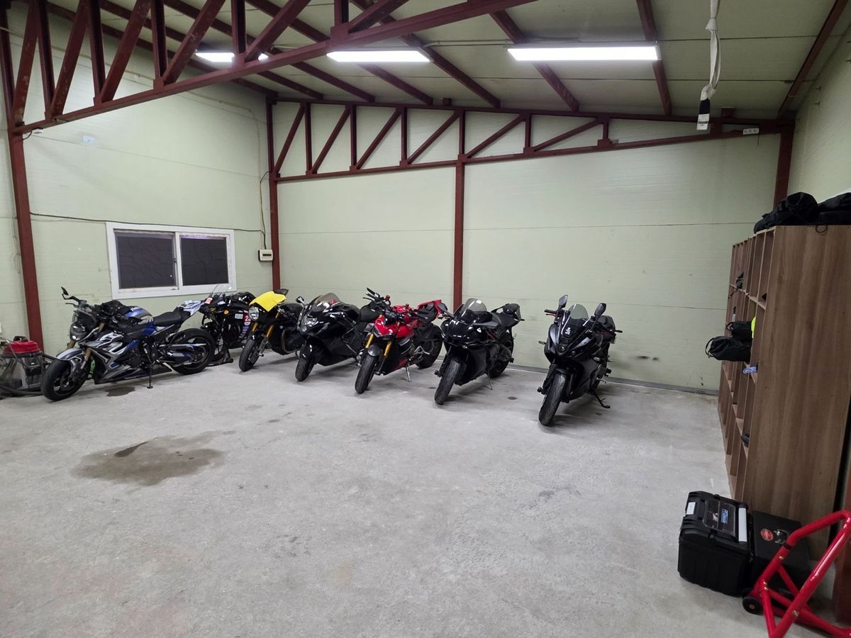 스즈키 GSX 8R 16