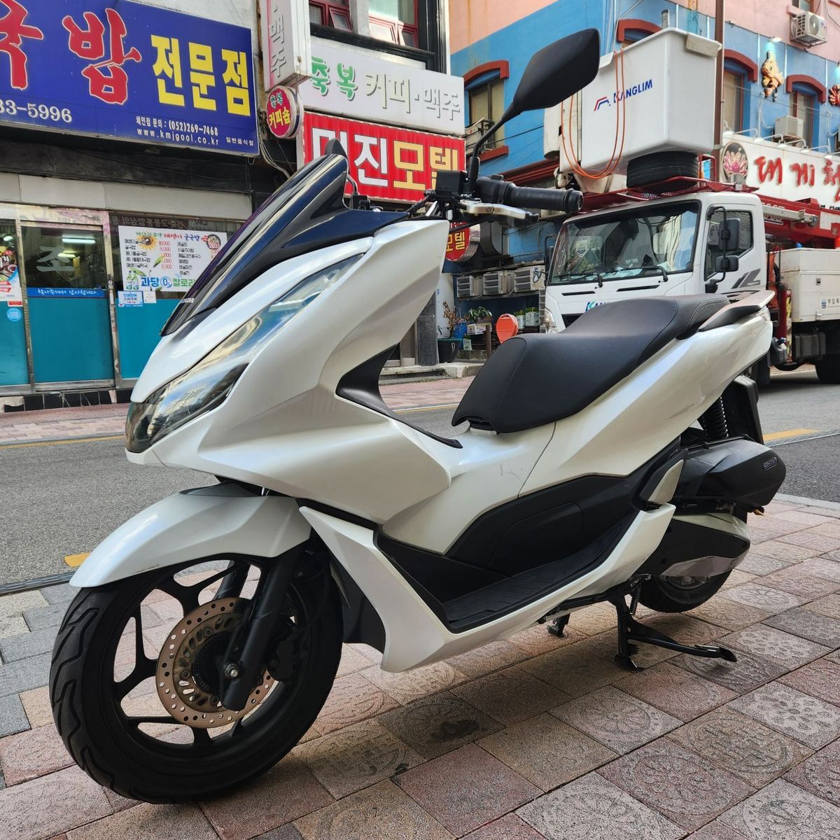 혼다 PCX 125 more