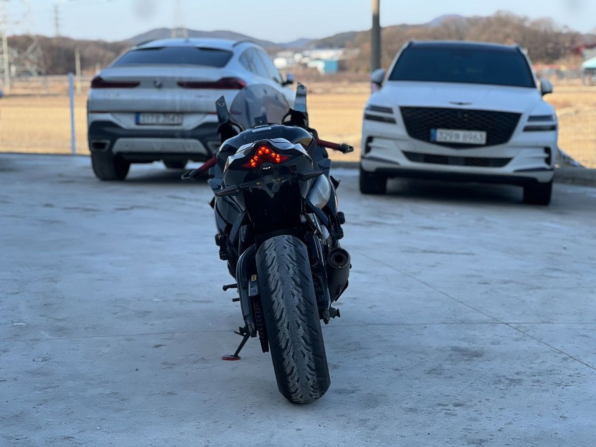 가와사키 닌자 ZX 10 R 4