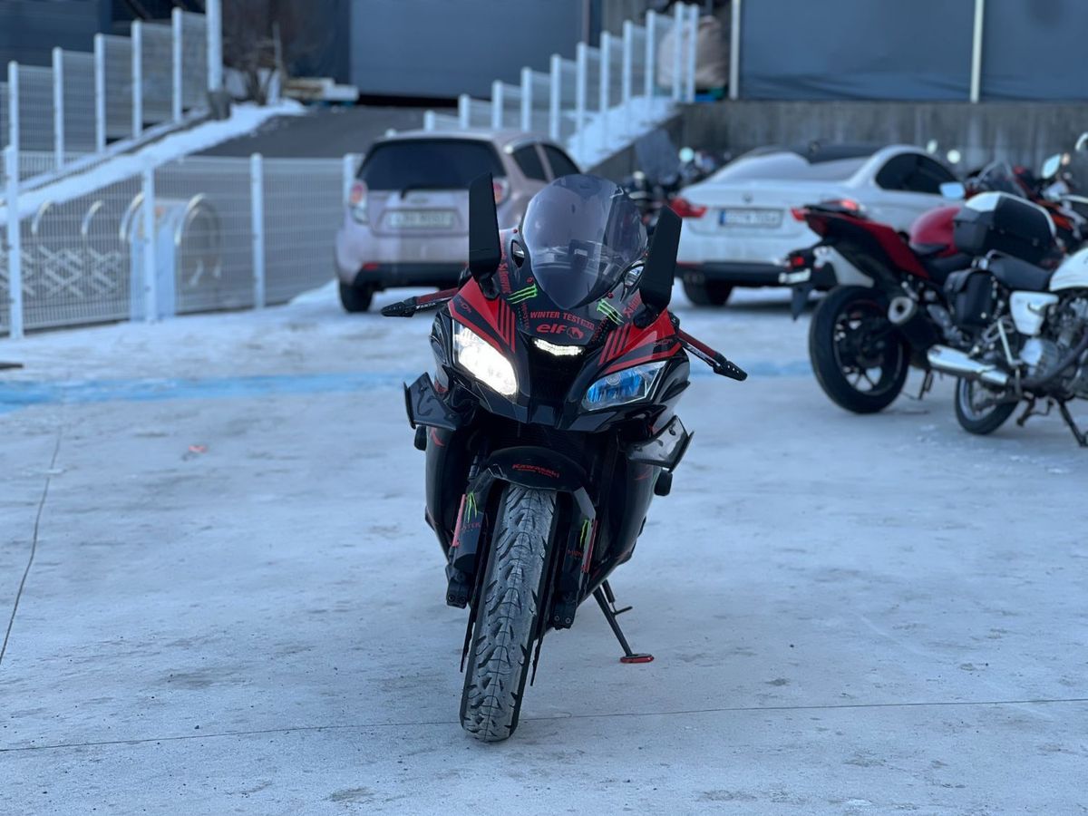 가와사키 닌자 ZX 10 R 8
