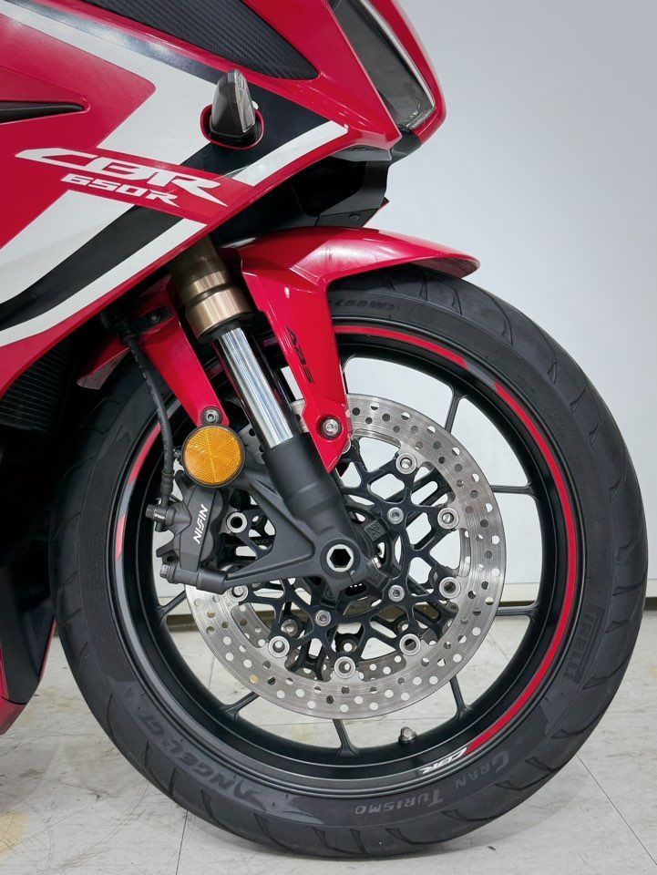 혼다 CBR 650 R MT 9