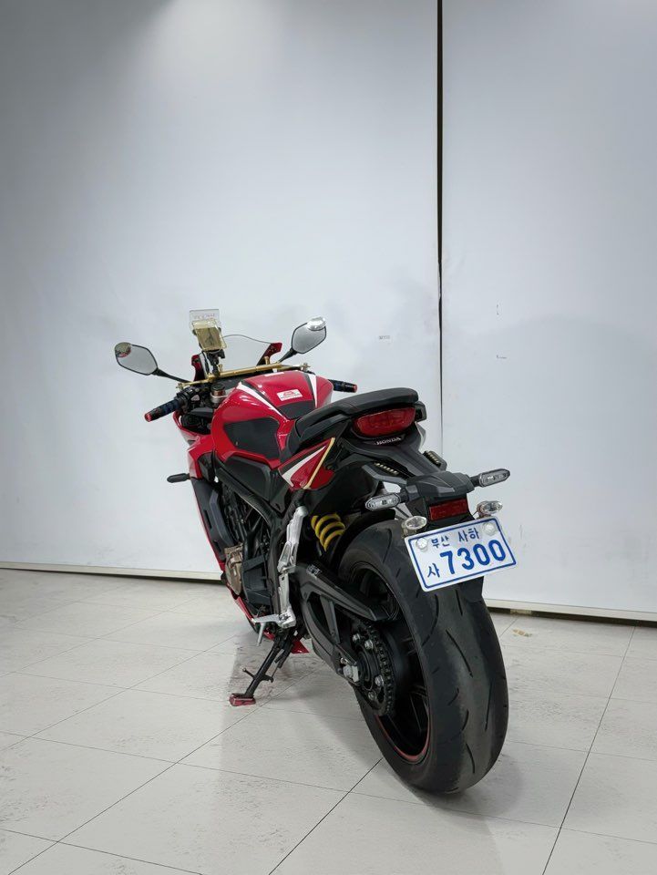 혼다 CBR 650 R MT 15