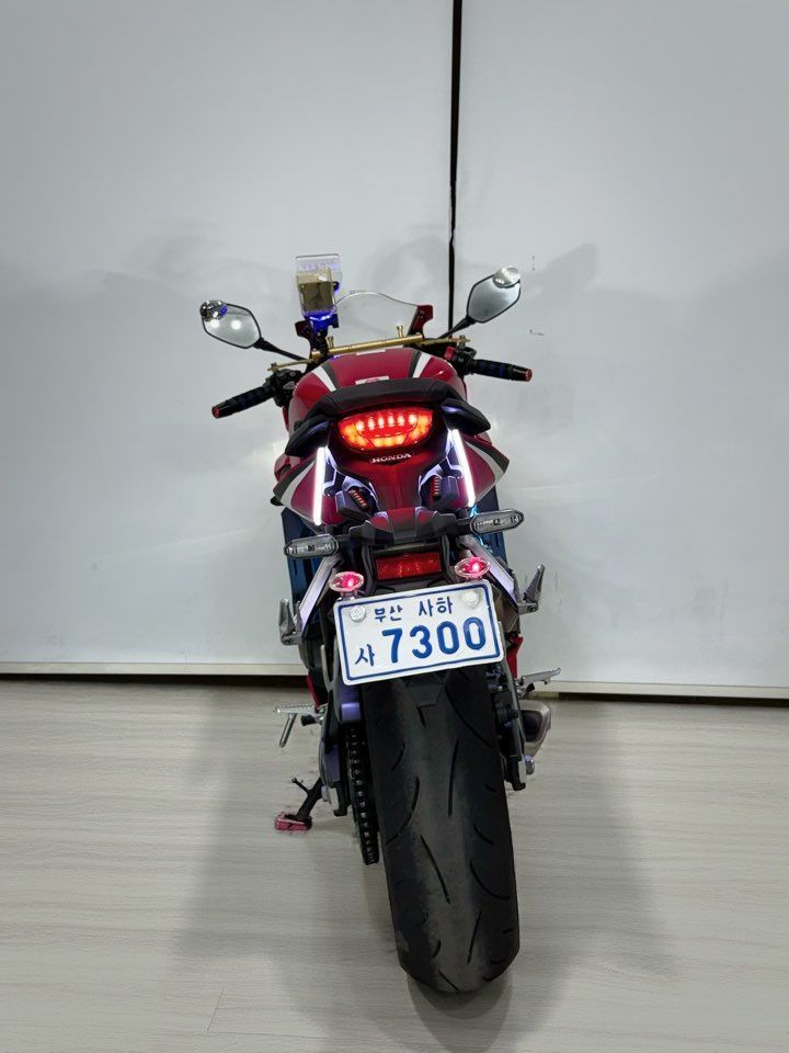 혼다 CBR 650 R MT 4