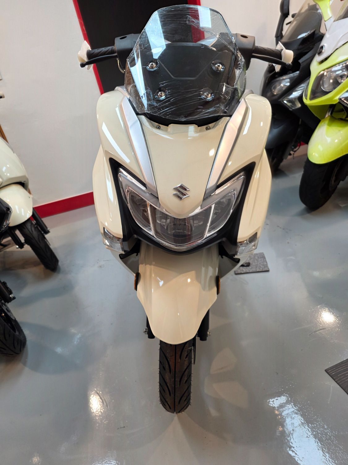 스즈키 버그만 스트리트 125 EX main