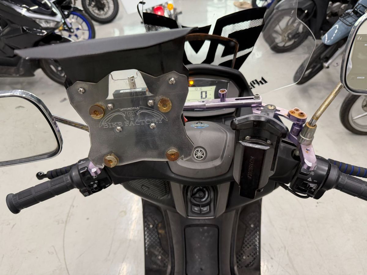 야마하 NMAX 155 8