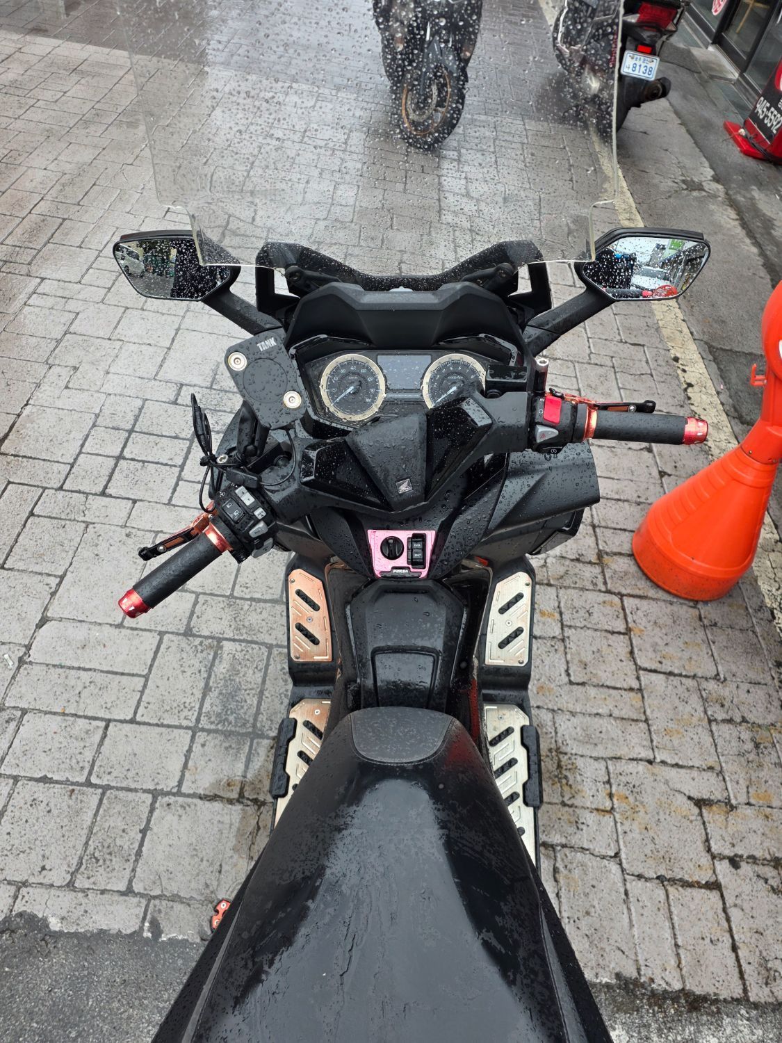 혼다 포르자 350 more
