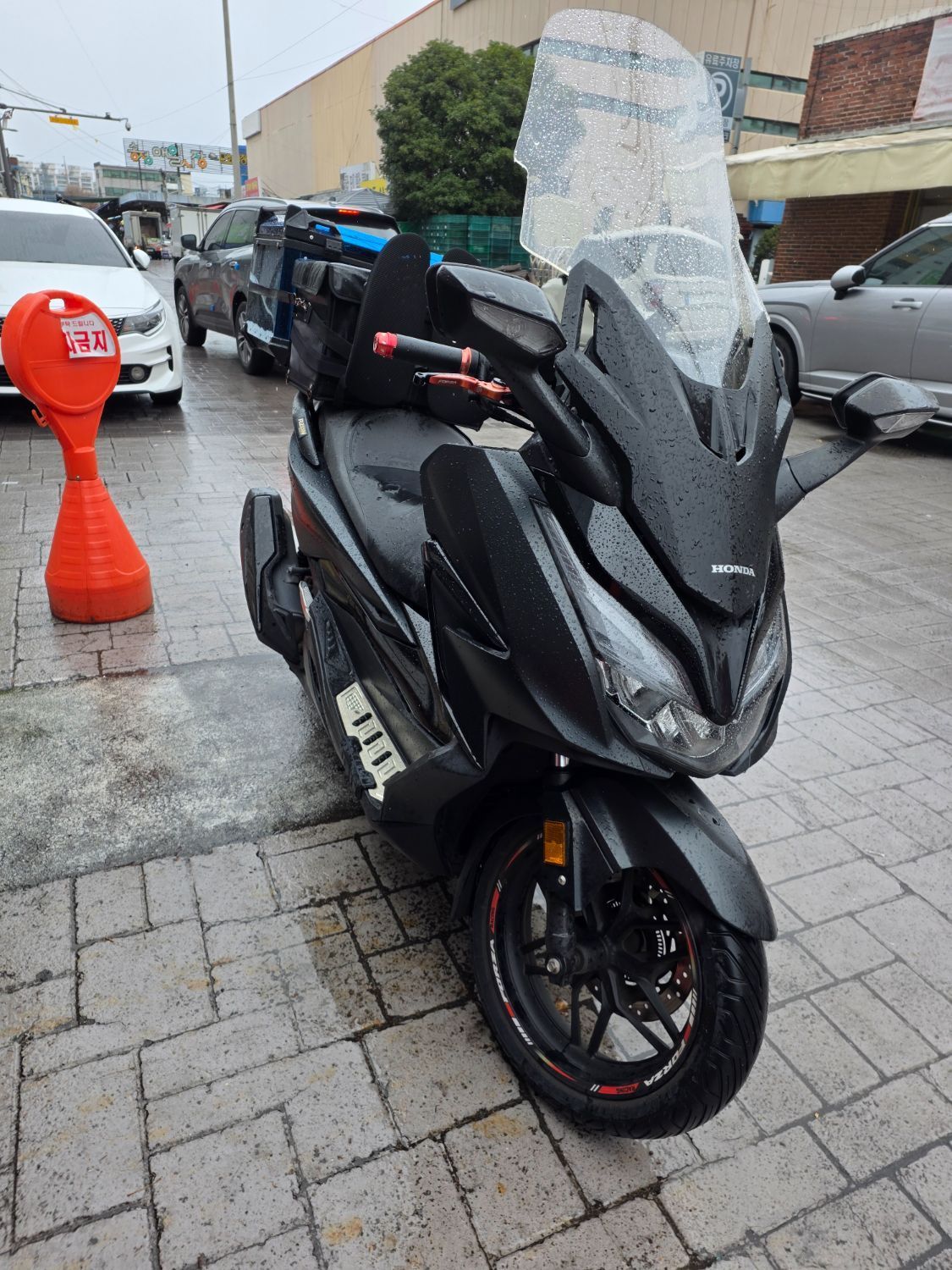 혼다 포르자 350 main
