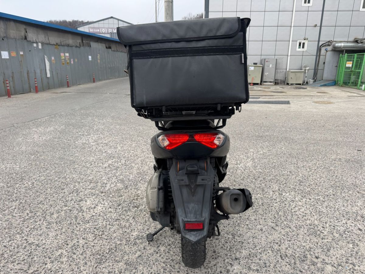 야마하 NMAX 155 7