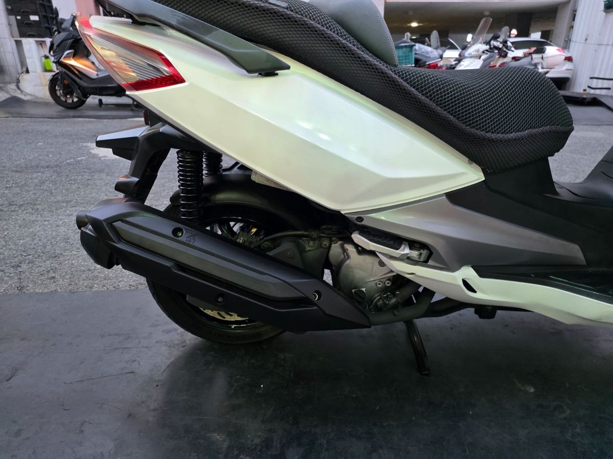 SYM 조이맥스 300 i 9