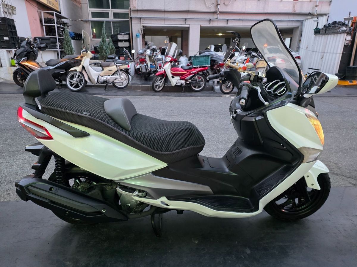SYM 조이맥스 300 i 10