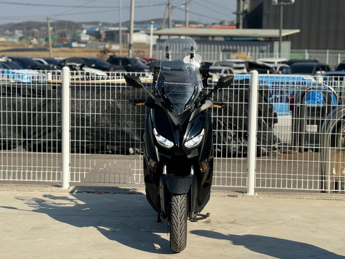 야마하 XMAX 300 ABS more