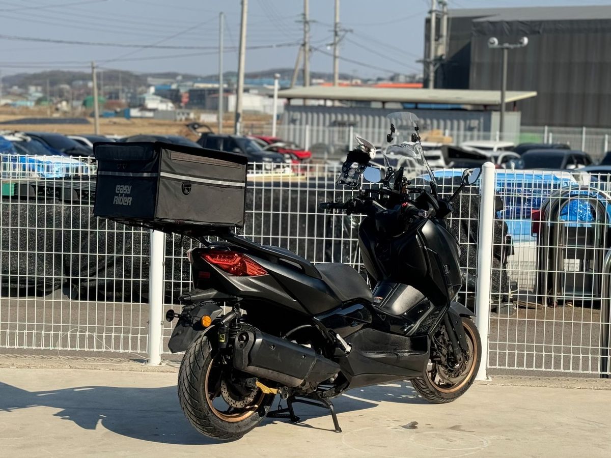 야마하 XMAX 300 ABS 6