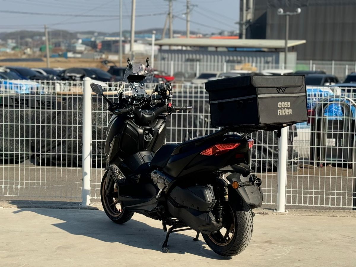 야마하 XMAX 300 ABS 7