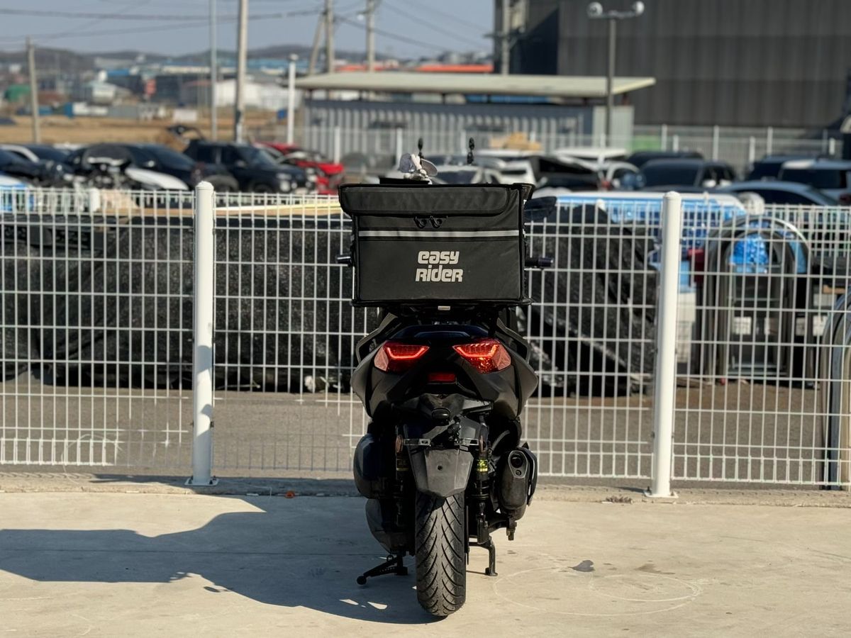 야마하 XMAX 300 ABS 8