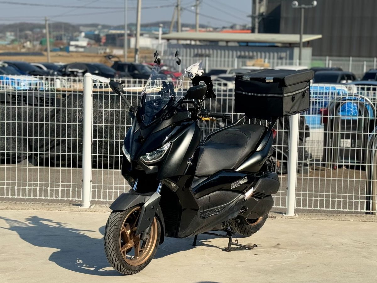 야마하 XMAX 300 ABS main