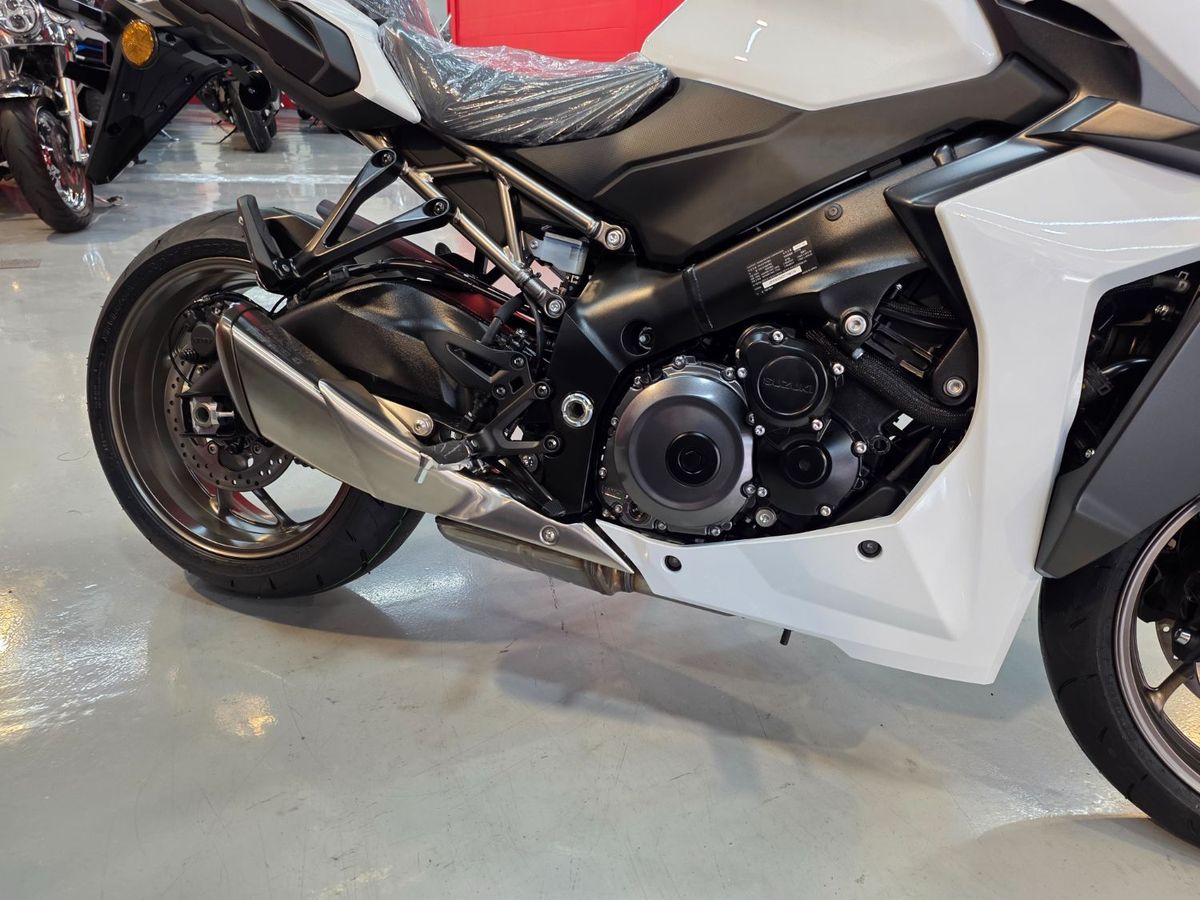 스즈키 GSX S 1000 GT 4