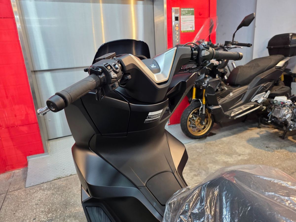 혼다 PCX 125 more