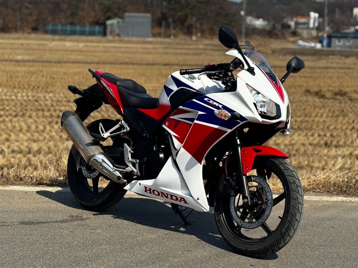 혼다 CBR 300 R main