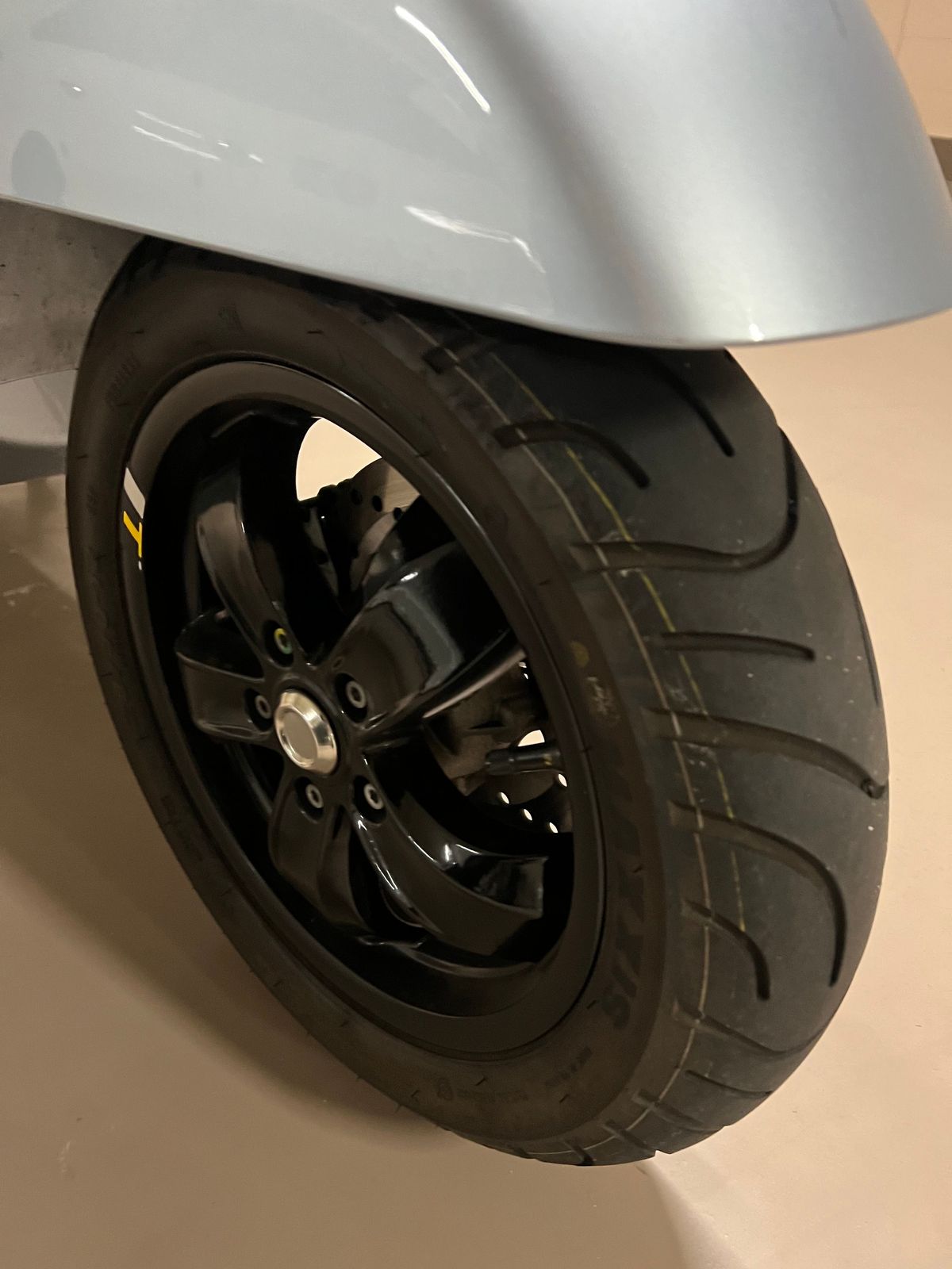 베스파 GTS 300 슈퍼테크 more