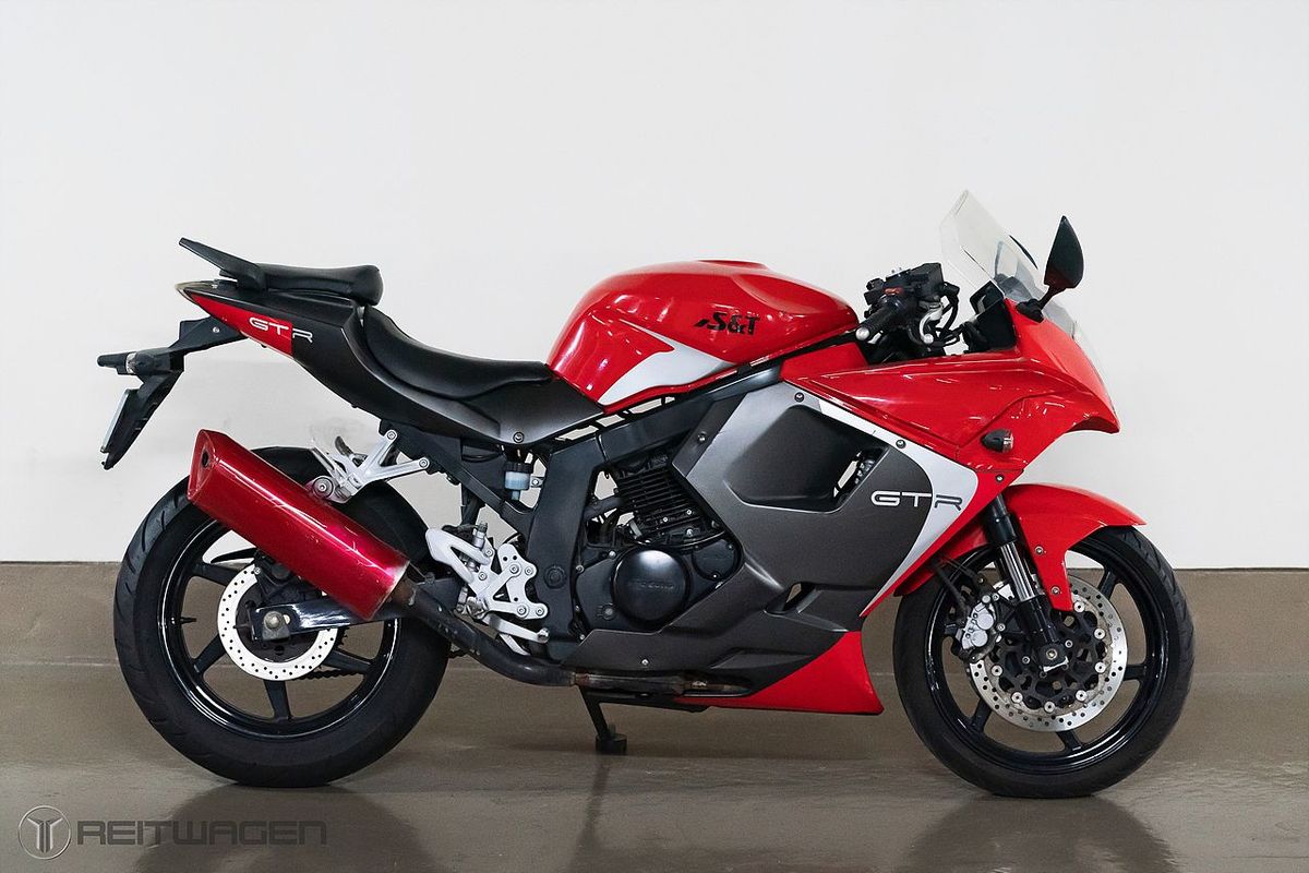 KR모터스 코멧 250 R main