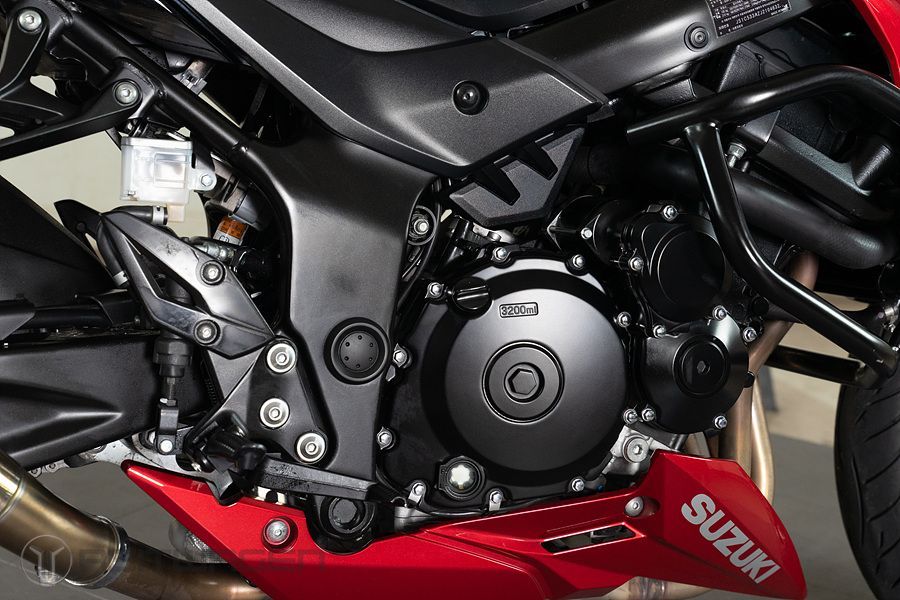 스즈키 GSX S 750 22