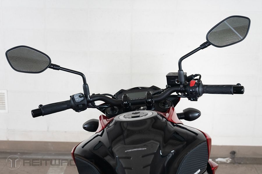 스즈키 GSX S 750 19