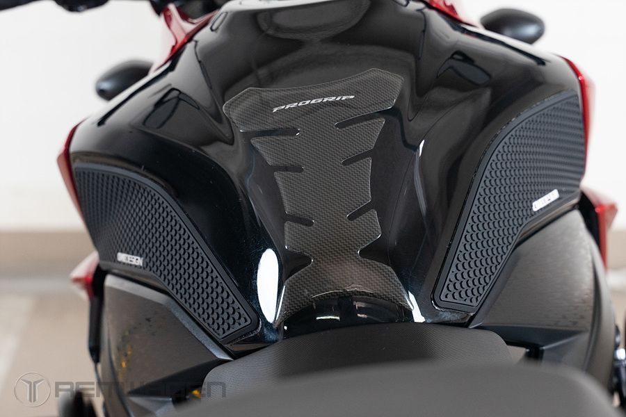 스즈키 GSX S 750 17
