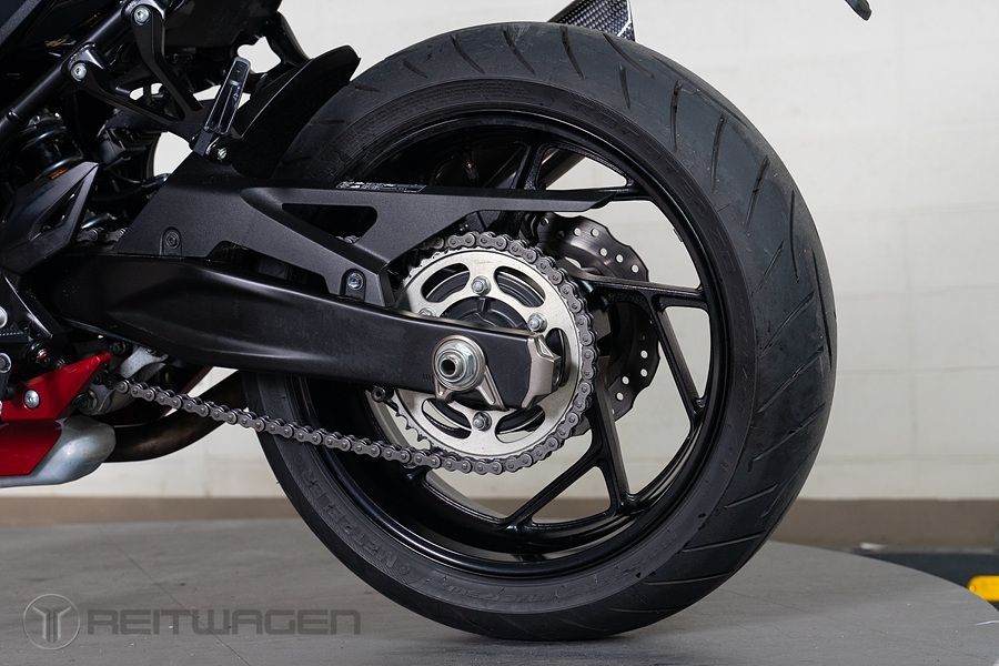 스즈키 GSX S 750 16