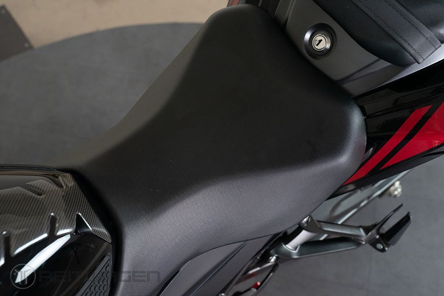 스즈키 GSX S 750 14