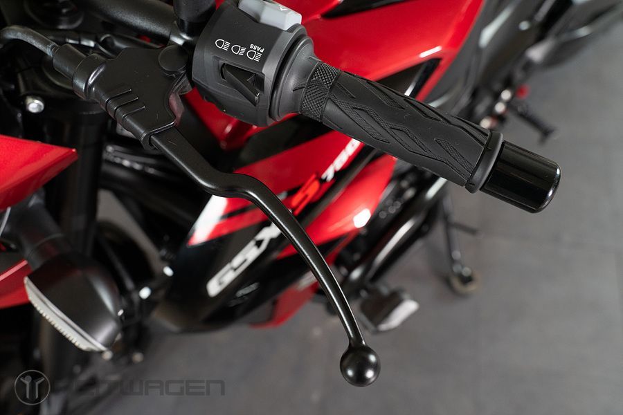 스즈키 GSX S 750 13