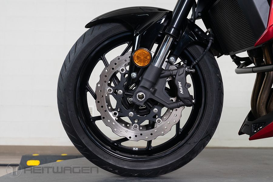 스즈키 GSX S 750 8