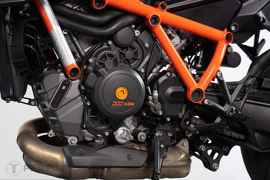 KTM 1290 슈퍼듀크 R 18