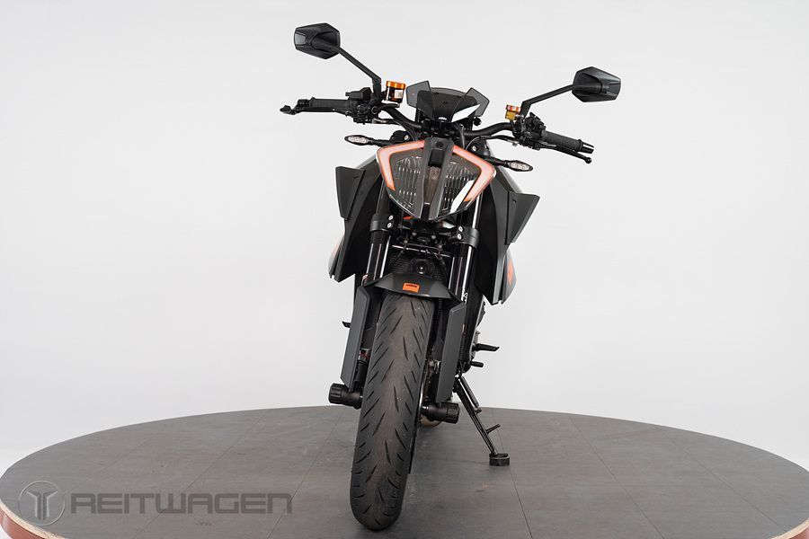 KTM 1290 슈퍼듀크 R more