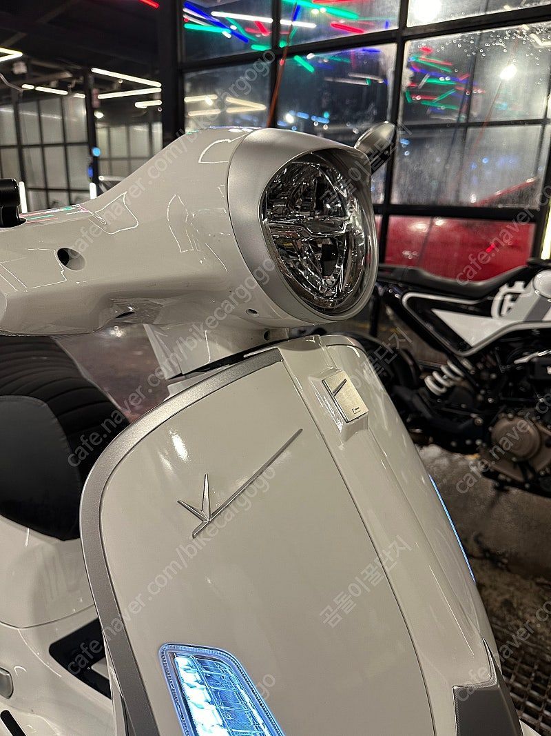 베스파 GTS 125 슈퍼스포츠 4