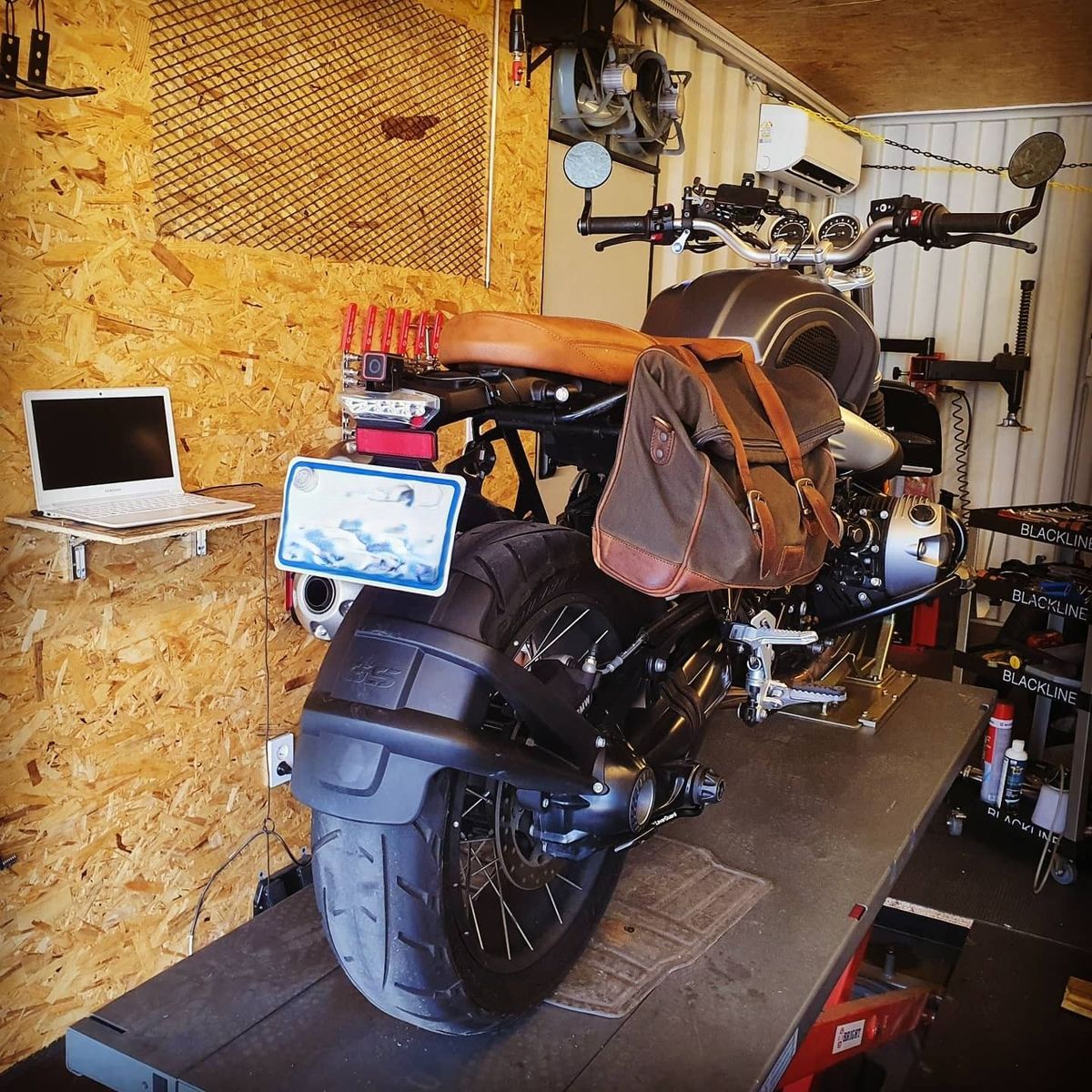 BMW R nine T 스크램블러 10